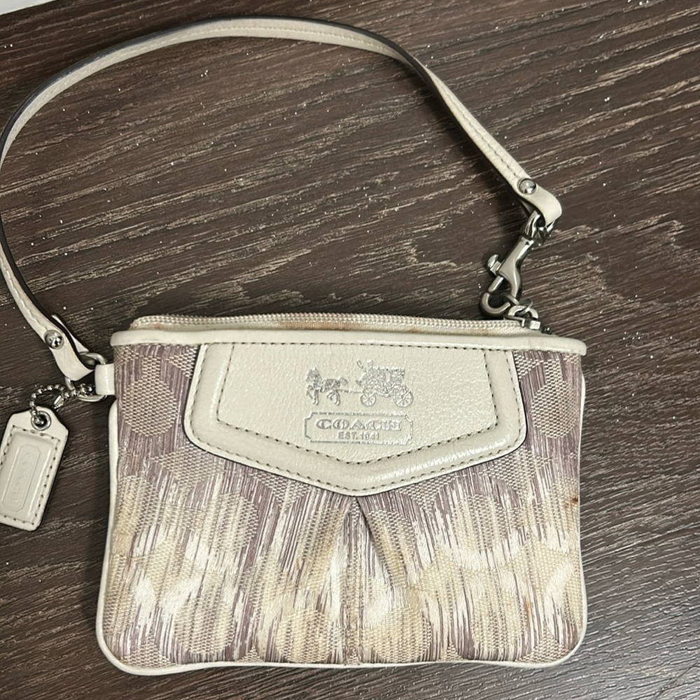 Vintage Coach Dempsey Wristlet in cream & silver 5 3/4" X 4 1/4"